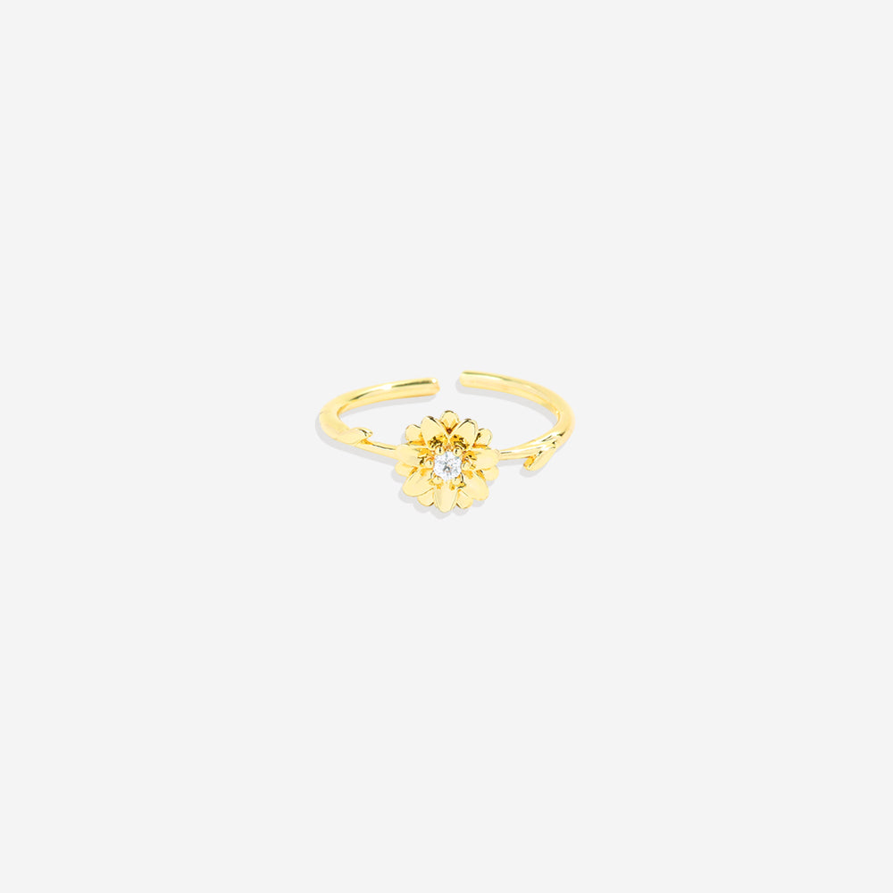 Dainty Gold Birth Flower Ring - April Daisy