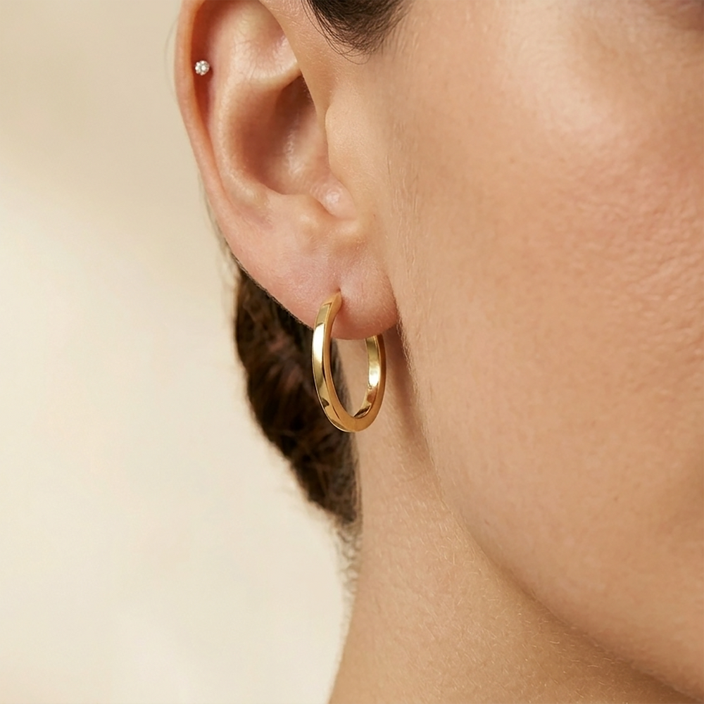 Everyday Hinging Hoop Earring - Gold / 18mm