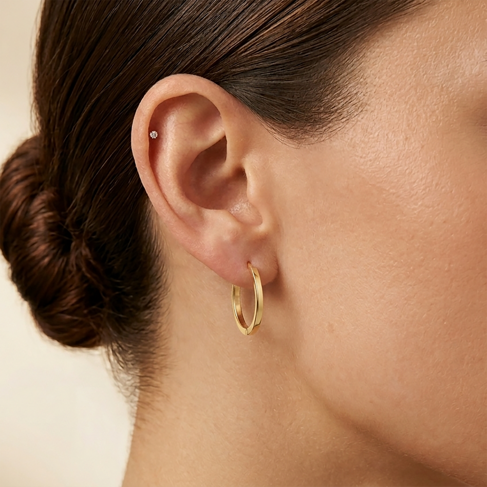 Everyday Hinging Hoop Earring - Gold / 18mm