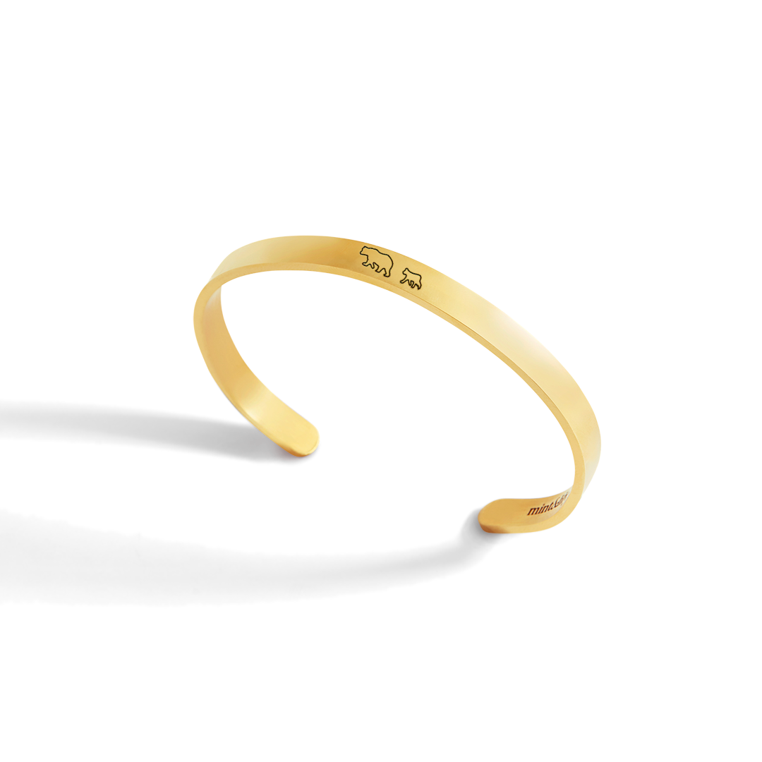 Personalisierbares Manschettenarmband mit Gravur von Mama Bear &amp; Her Baby Bears