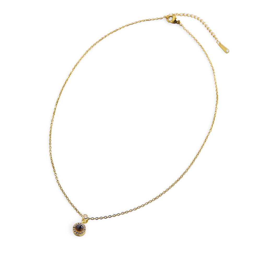 Collar pequeño con foto de halo - Chapado en oro de 18 quilates.