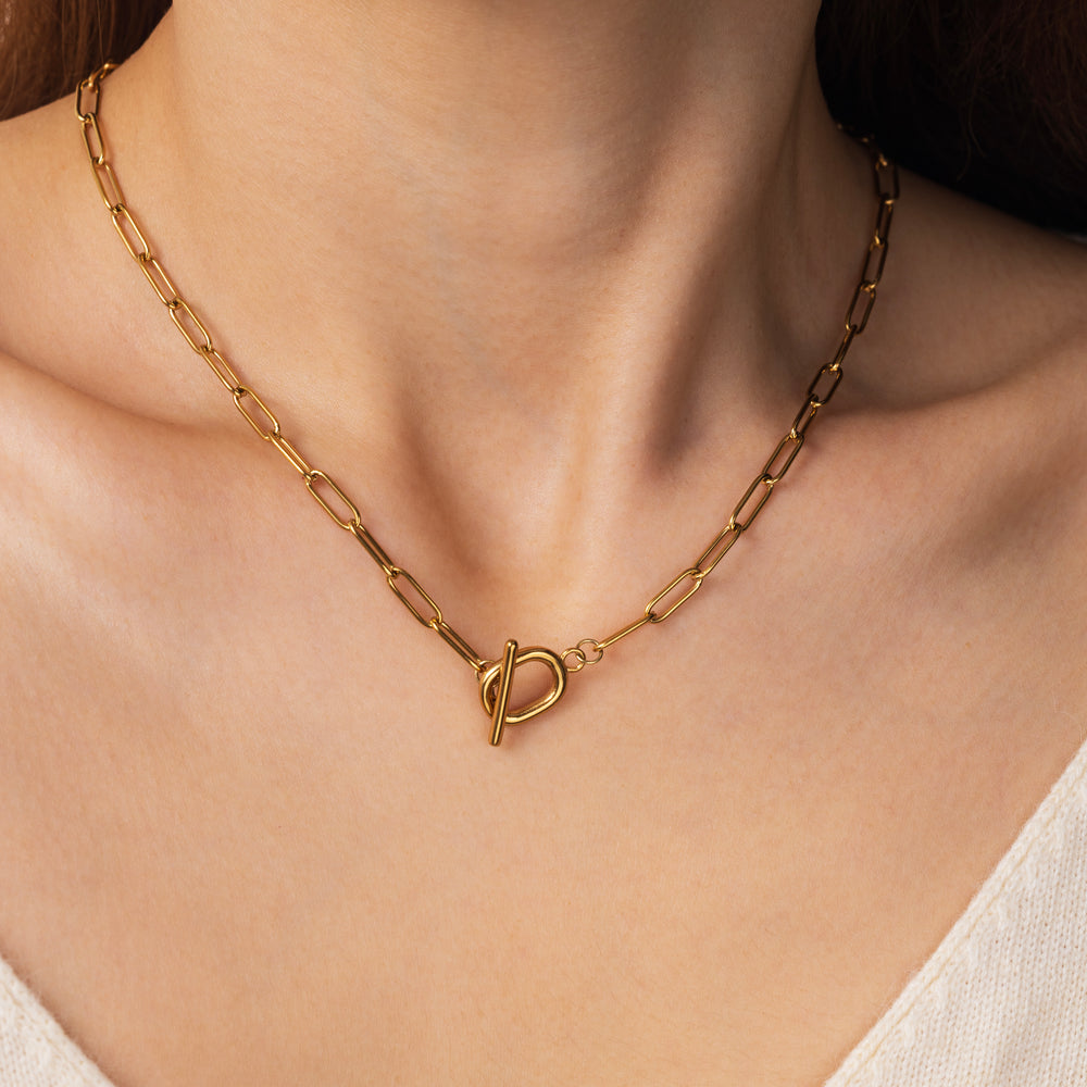 Toggle Clasp Paperclip Chain Necklace - Gold / 18"