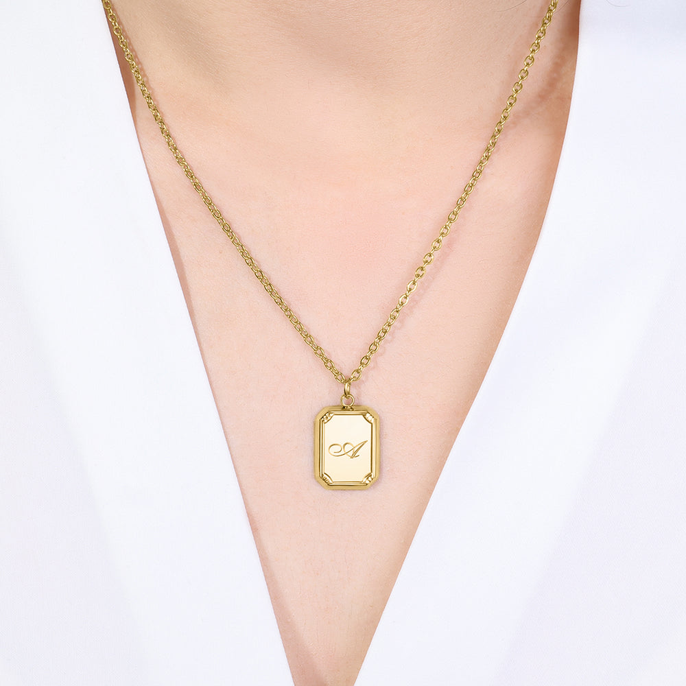 https://www.dropbox.com/scl/fi/esp3xgjvesdejxjfh7n0t/Monogram-Card-Pendant-Necklace_5-gold.jpg?rlkey=lzpeo4g8sphcg33jk4bfs80ao&st=aecdtcz4&dl=0