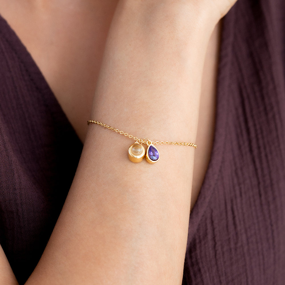 https://www.dropbox.com/scl/fi/6p9grcj15ak0rjn3y8gw9/Birthstone-Photo-Bracelet-with-Slider-Clasp_7.jpg?rlkey=7gdqr5mz552fywjnskhbwfi49&st=7ib709iz&dl=0