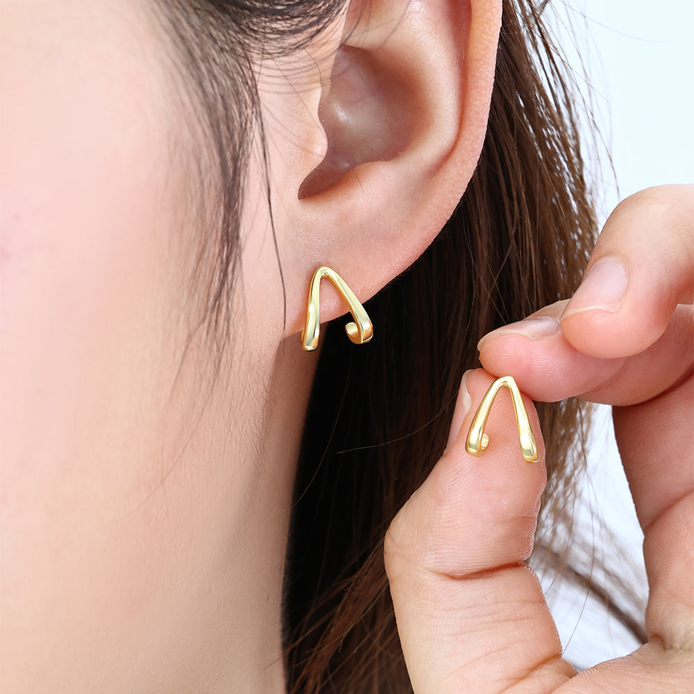 https://www.dropbox.com/scl/fi/597d54ch72dlrvd033g4a/Gold-Wishbone-Huggie-Earrings_4.jpg?rlkey=b419nis6p3anefmugxyd4dea0&st=mwe9babf&dl=0