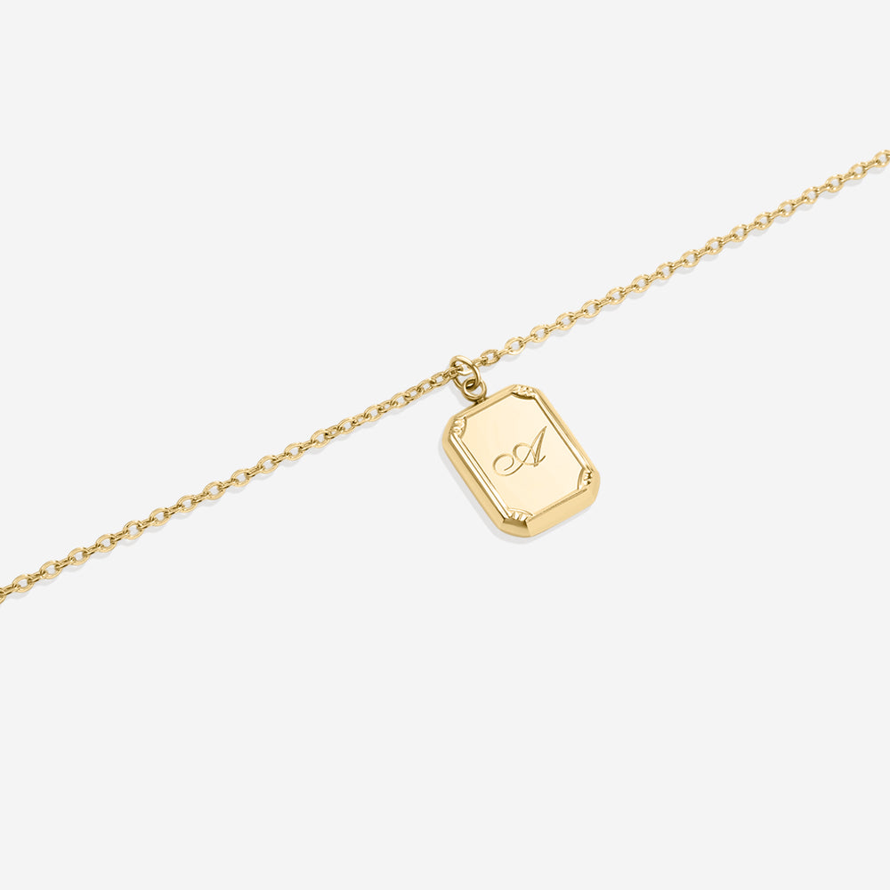 https://www.dropbox.com/scl/fi/7hw8zolff8c5520hsi5ez/Monogram-Card-Pendant-Necklace_4-gold.jpg?rlkey=t5av9fysjia5tw3w45ymew8pm&st=t6ogfcss&dl=0