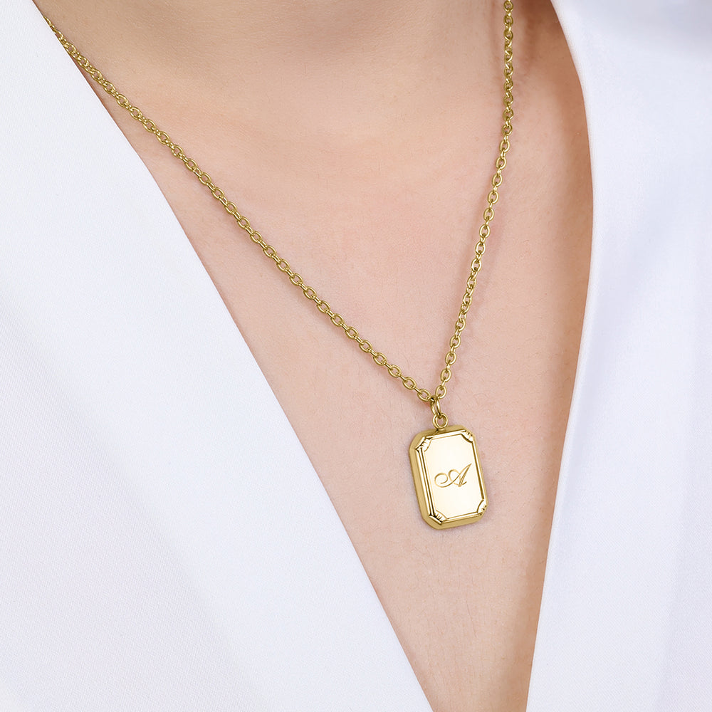 https://www.dropbox.com/scl/fi/3ealdzmnqahhue2qs78z4/Monogram-Card-Pendant-Necklace_6-gold.jpg?rlkey=nyhv3d9qudeanaty84jdaxo99&st=cs95odjg&dl=0