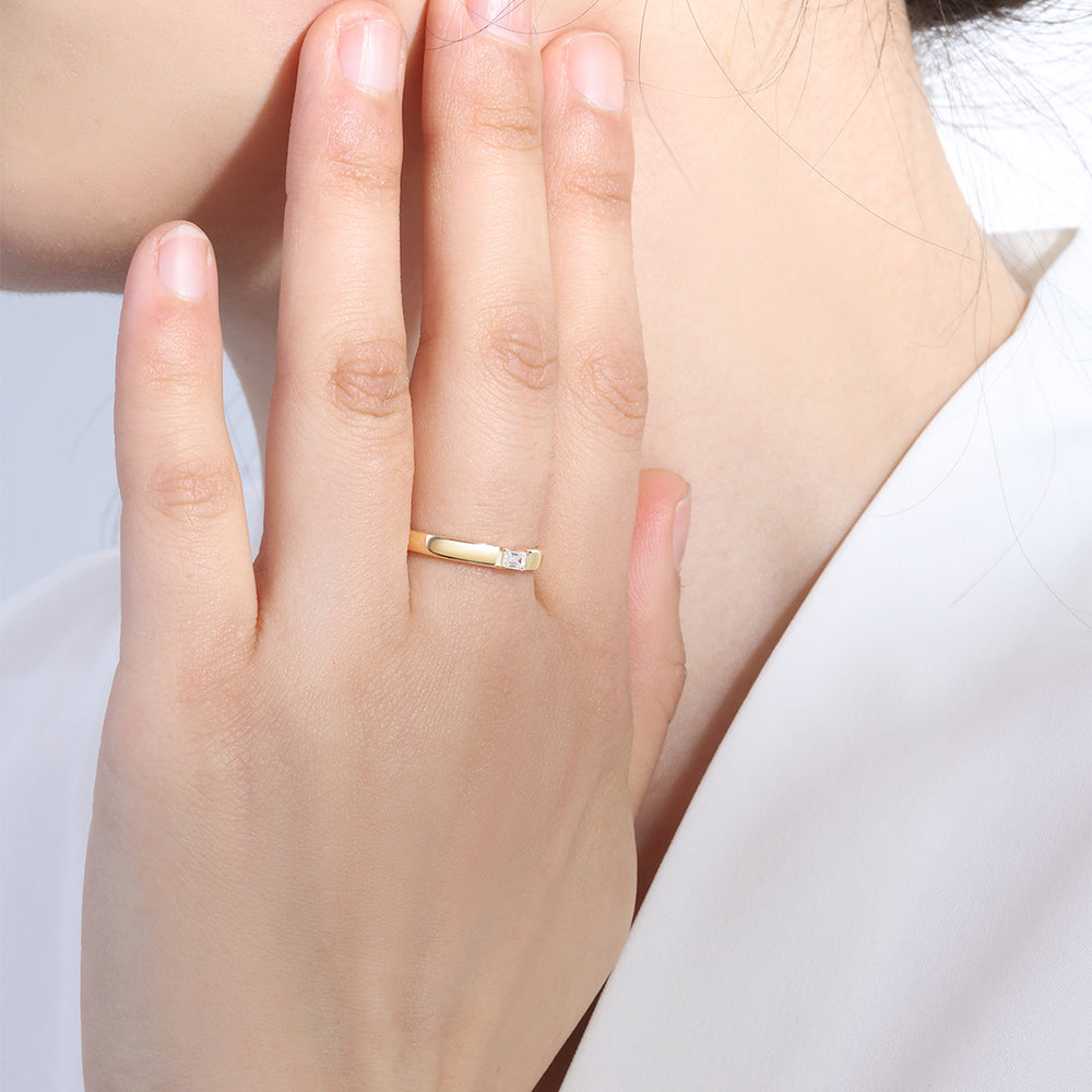 https://www.dropbox.com/scl/fi/oa4seckzwh4lh57myro9d/Baguette-White-Sapphire-Band-Ring_6.jpg?rlkey=dnpwejsu3gix1k8uy03hrplbw&st=5i3pn2r9&dl=0