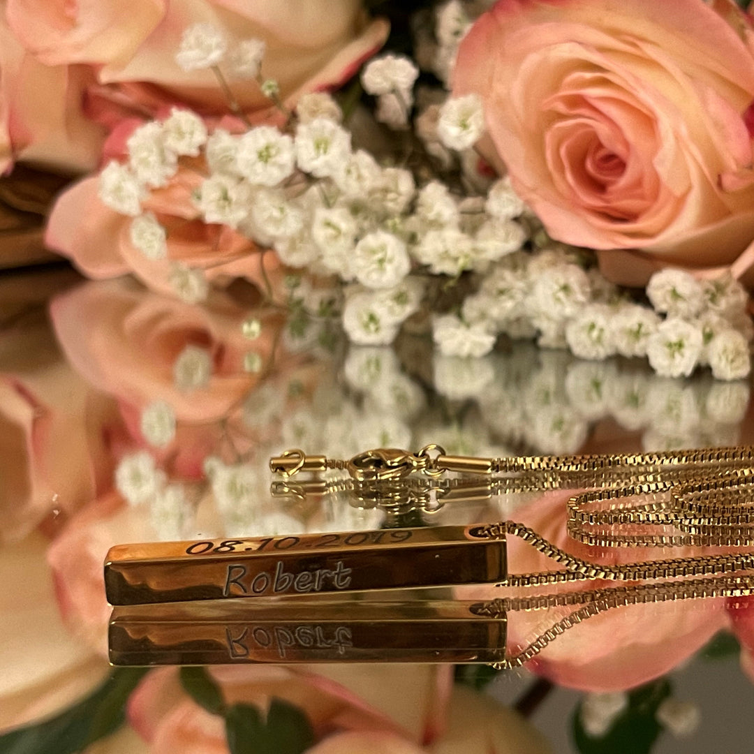 Muse Pillar Bar Necklace Mint & Lily