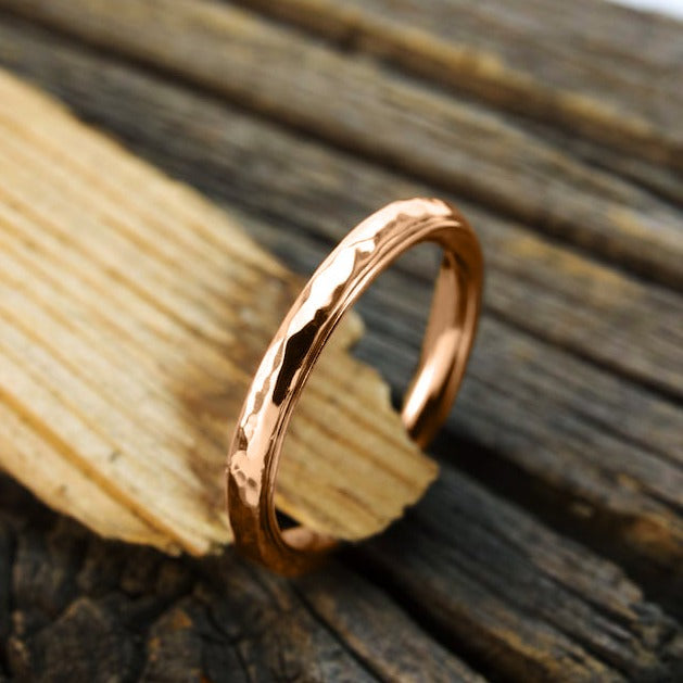 Dainty Hammered Band Spinning Fidget Ring – Mint & Lily